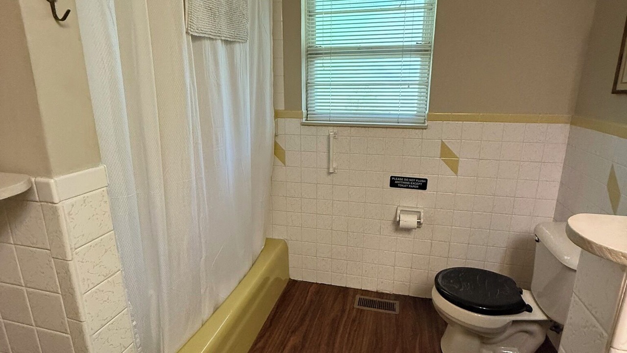 Photo of Bathroom in Lake Hamilton