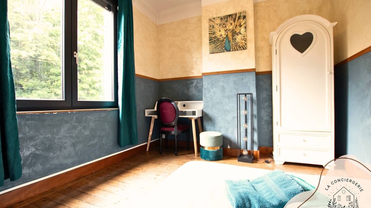 Photo of Bedroom in Lens