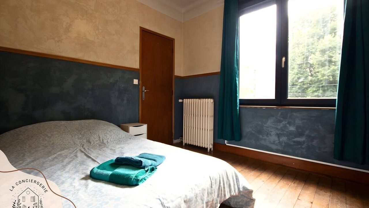 Photo of Bedroom in Lens