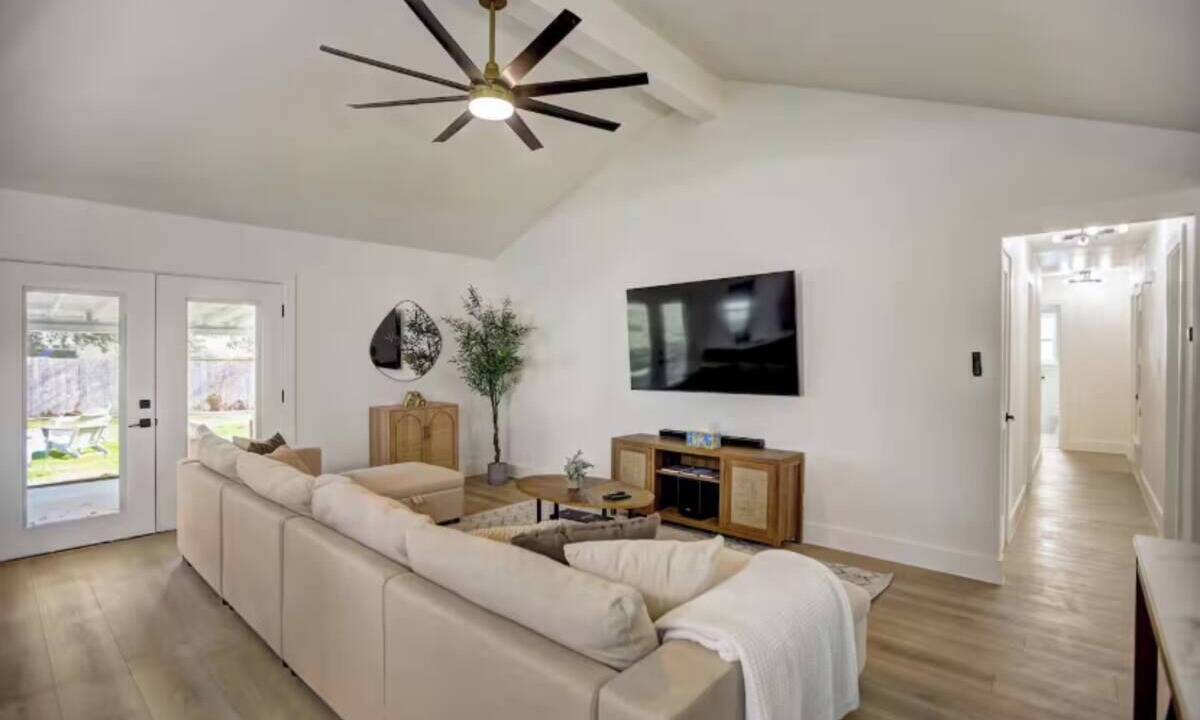 Photo of Livingroom in North Austin Civic Association