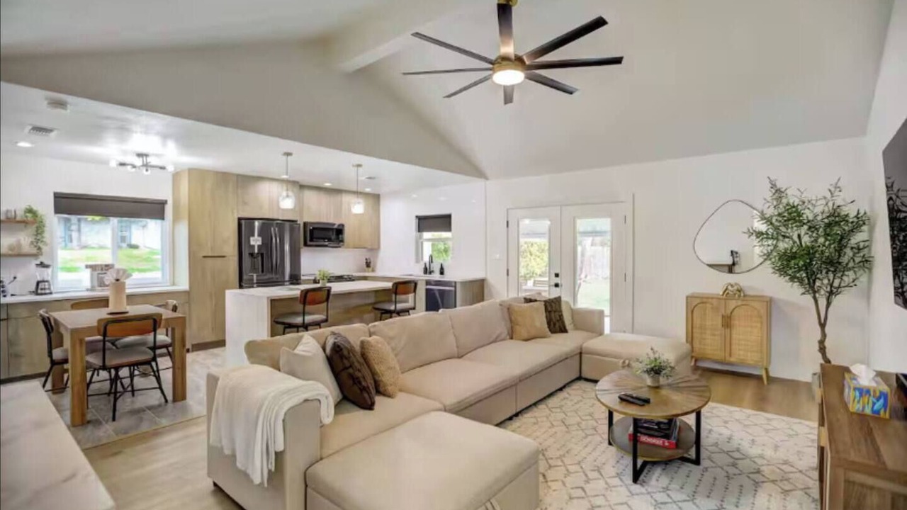Photo of Livingroom in North Austin Civic Association
