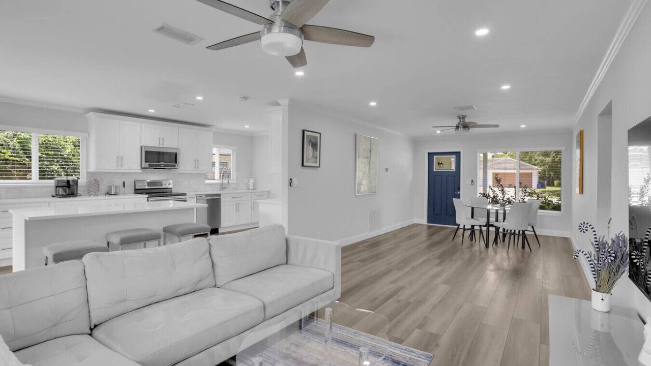 Photo of Livingroom in Tropic Palms