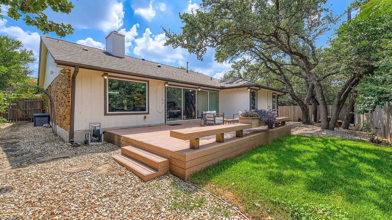 Photo of Patio Balcony in East Oak Hill