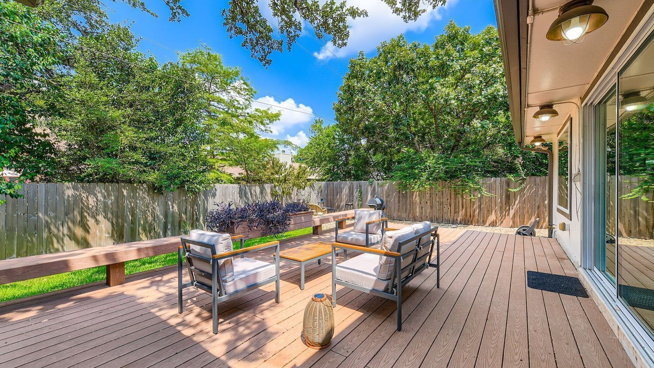 Photo of Outdoor in East Oak Hill