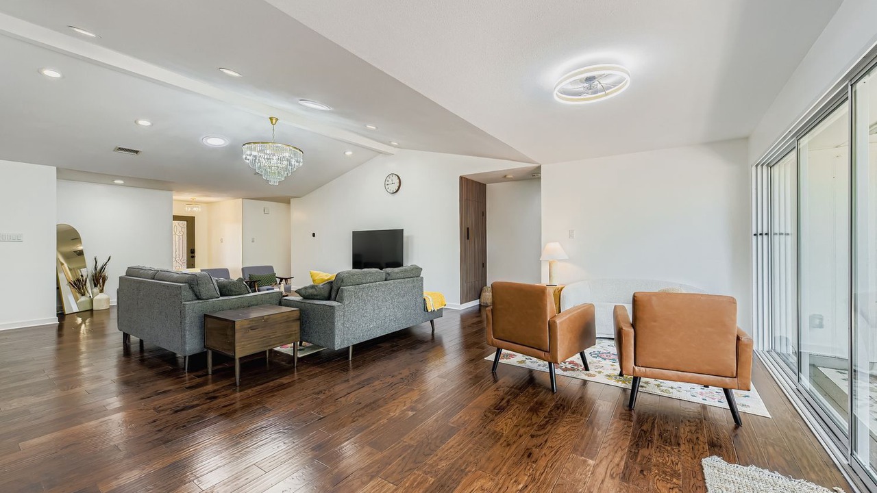Photo of Livingroom in East Oak Hill