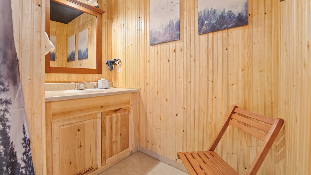 Photo of Bathroom in Lakeside Village