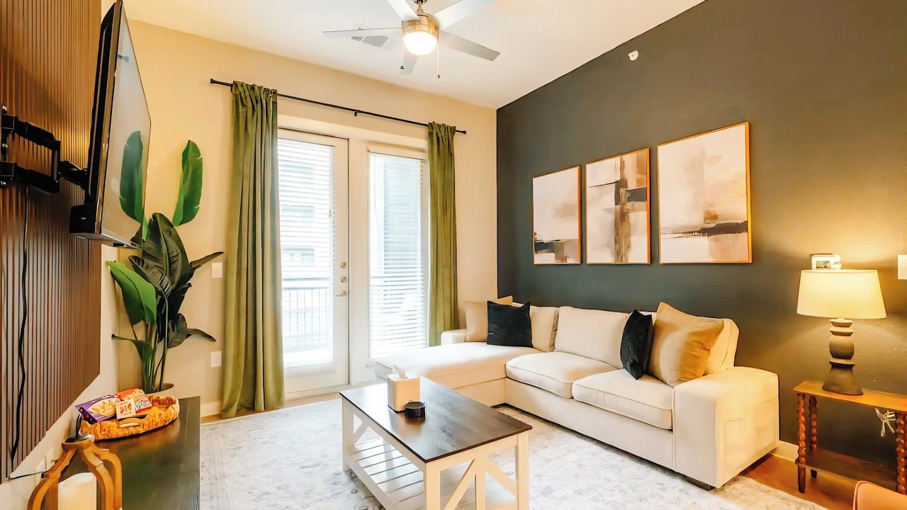 Photo of Livingroom in Tobin Hill