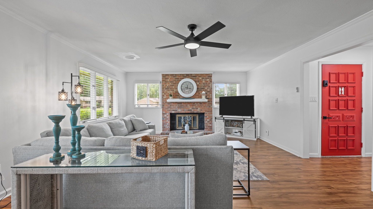 Photo of Livingroom in River Bend