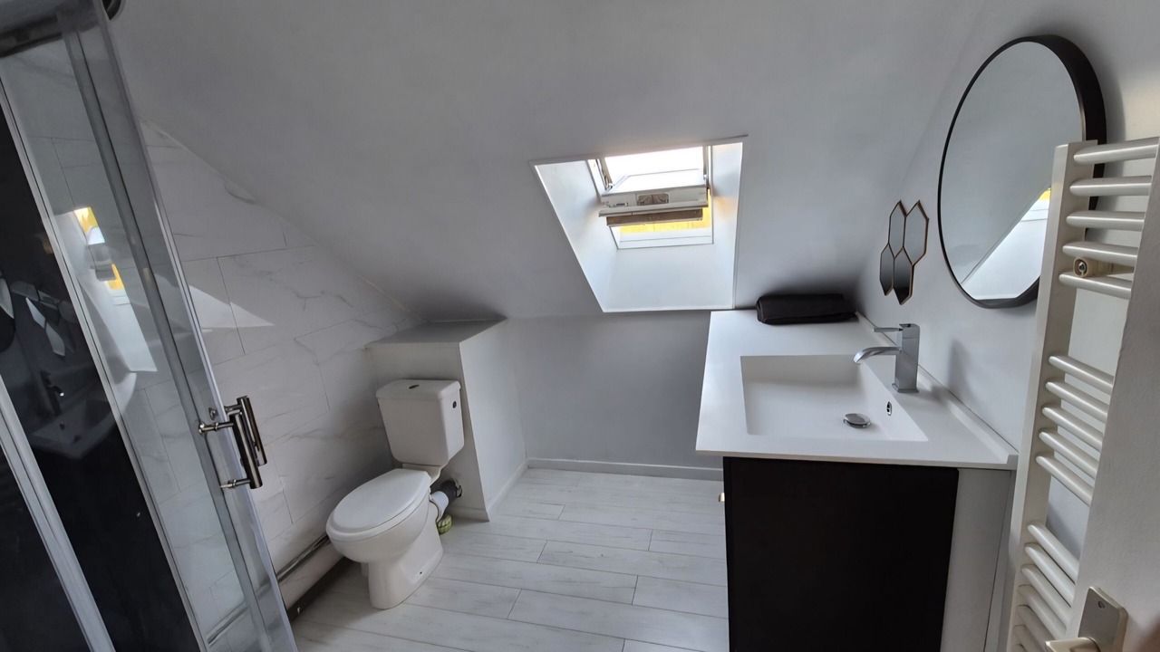 Photo of Bathroom in Carelles