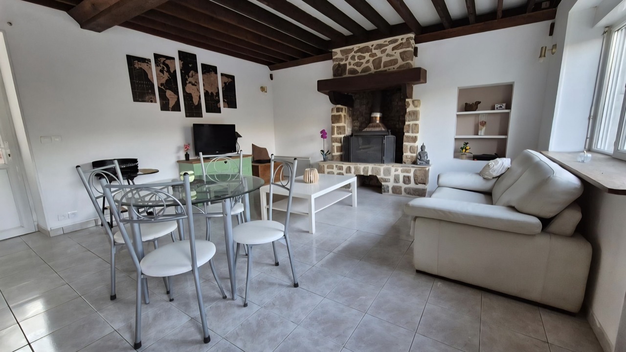 Photo of Livingroom in Carelles