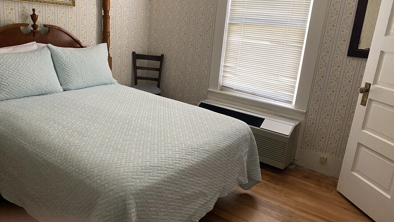 Photo of Bedroom in Glen Rose