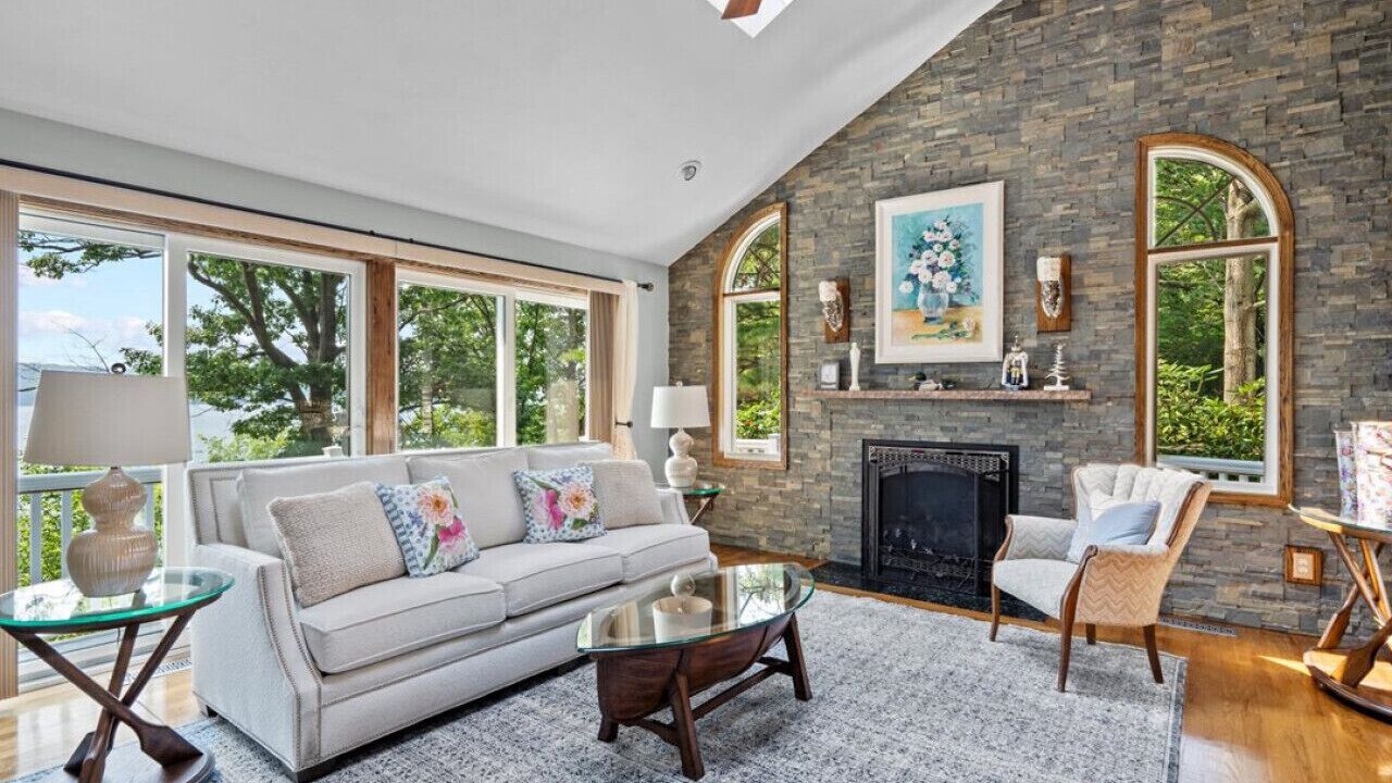 Photo of Livingroom in Skaneateles