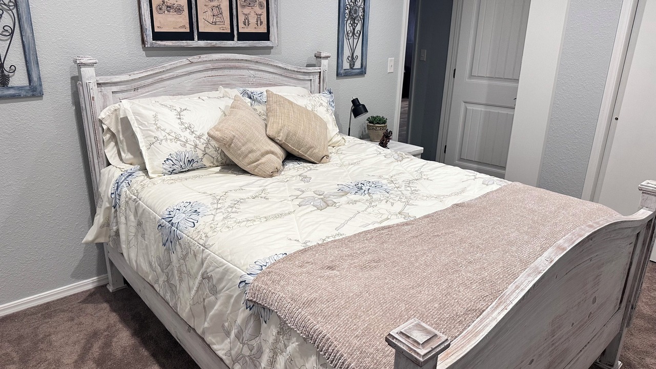 Photo of Bedroom in Sulphur