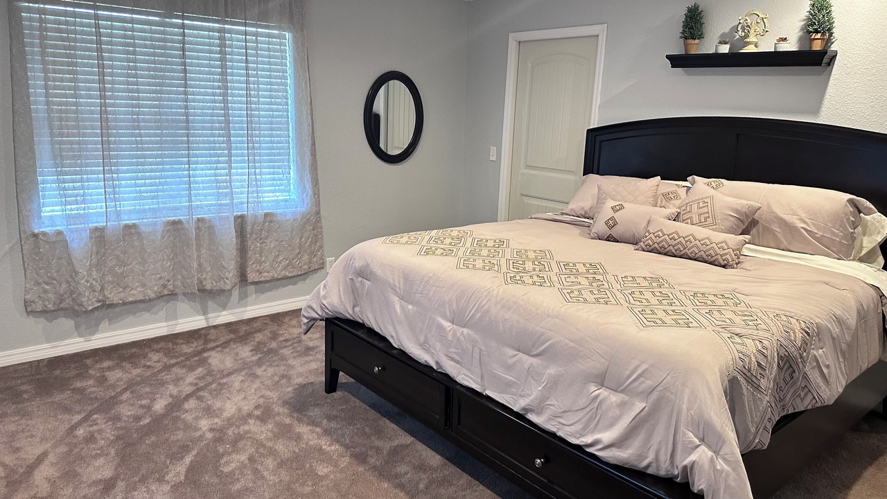 Photo of Bedroom in Sulphur