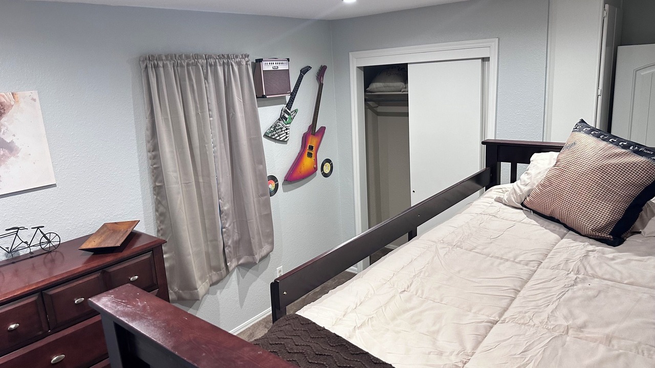 Photo of Bedroom in Sulphur