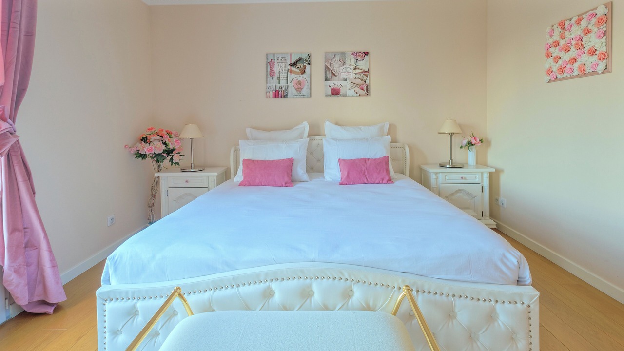 Photo of Bedroom in Poigny la Foret