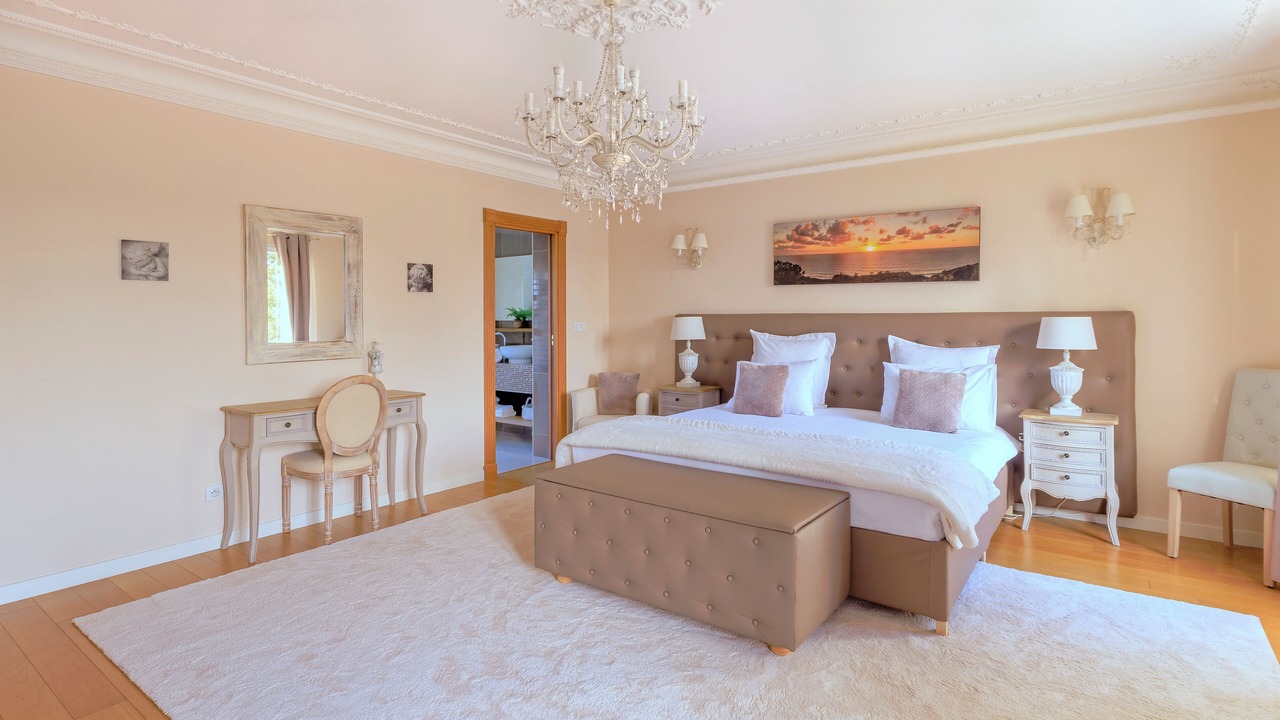 Photo of Bedroom in Poigny la Foret