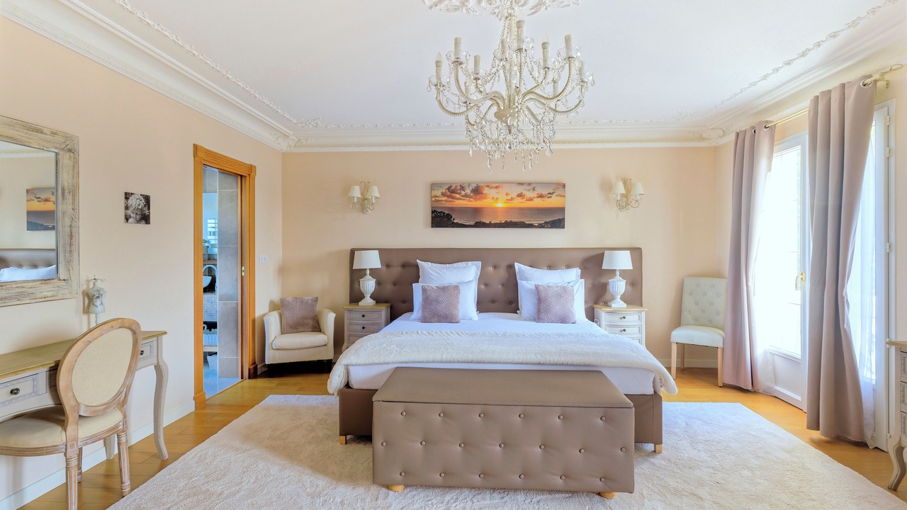 Photo of Bedroom in Poigny la Foret