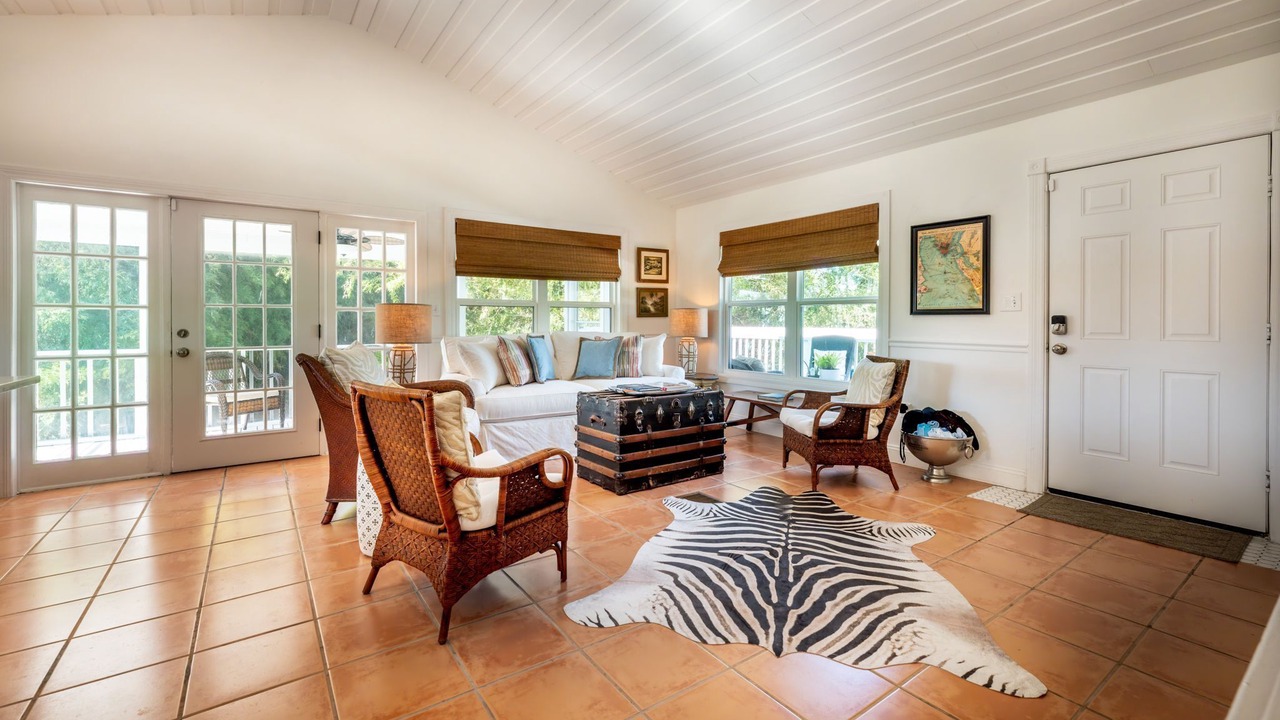 Photo of Livingroom in Pine Island