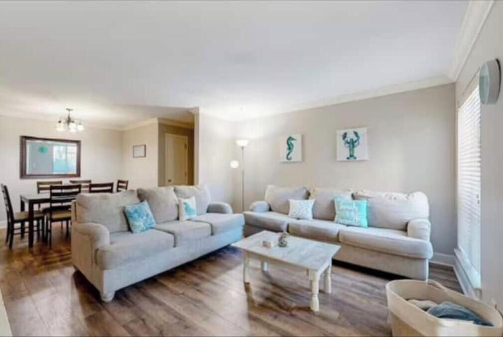 Photo of Livingroom in Saint Simons Heights