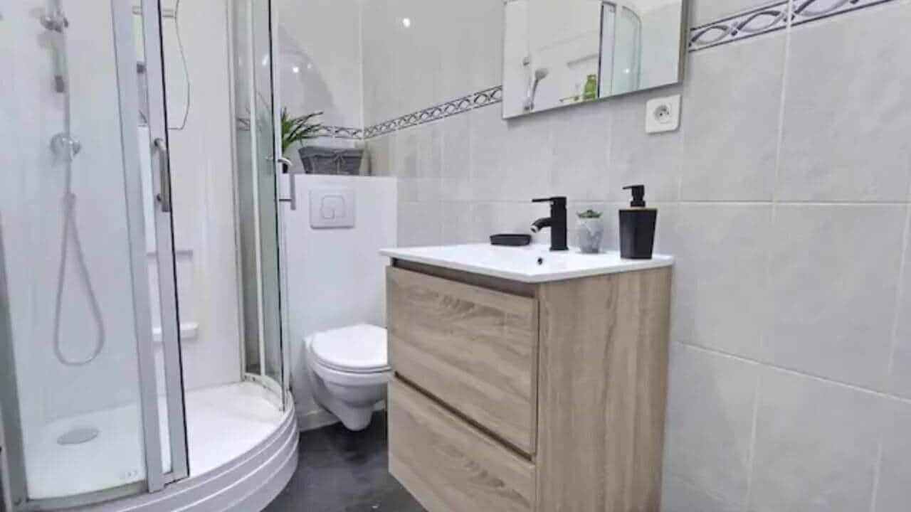 Photo of Bathroom in Liberation