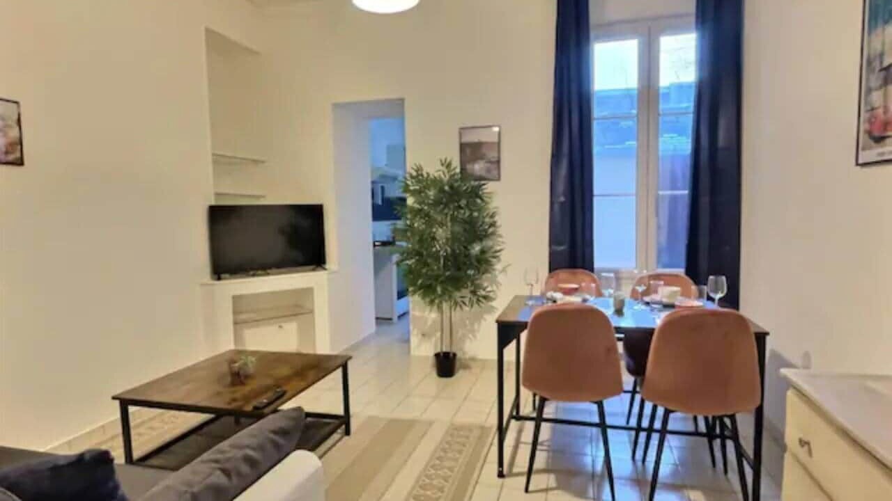 Photo of Livingroom in Miroir - Batignolles