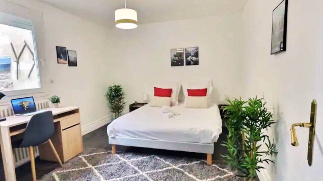 Photo of Bedroom in Downtown Angers