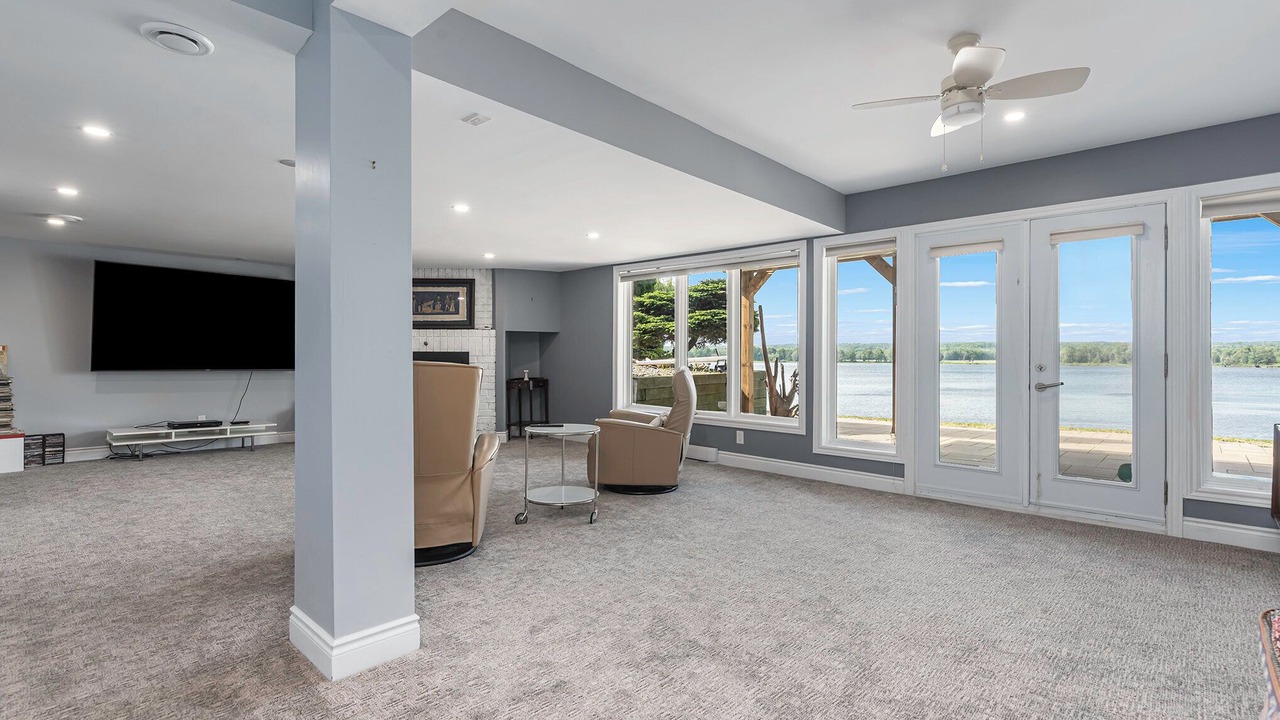 Photo of Livingroom in Ottawa Division