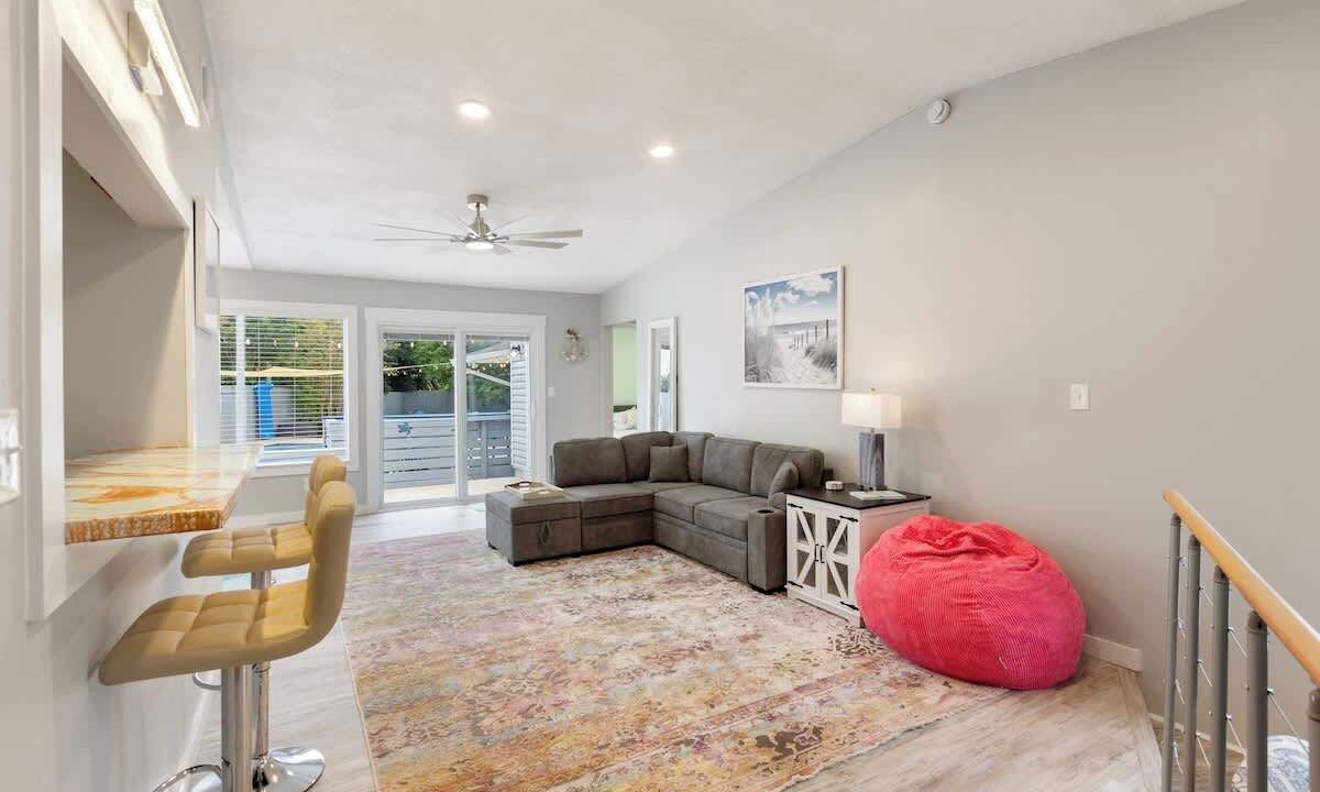 Photo of Livingroom in Ono Island