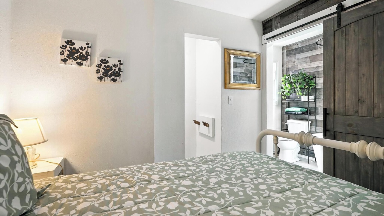 Photo of Bedroom in Sayles Blvd. Area