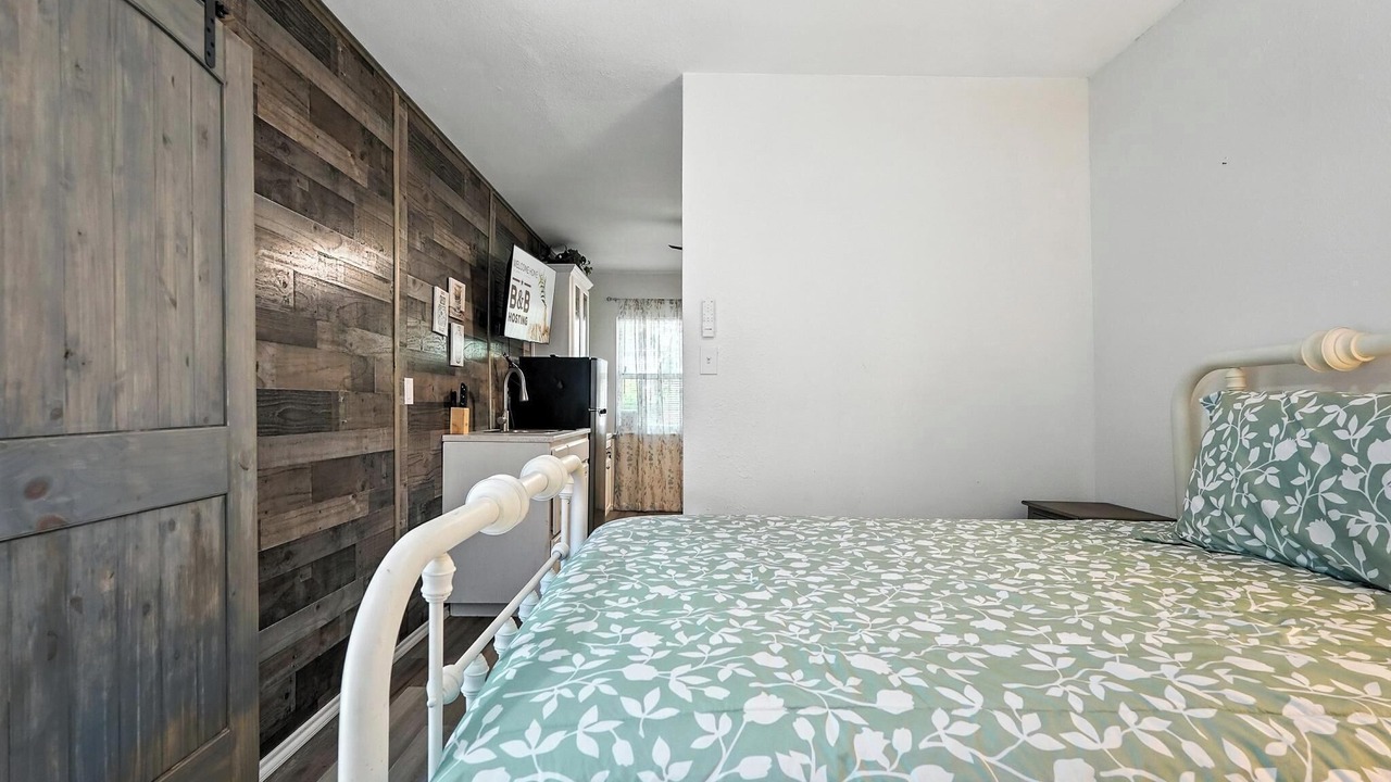 Photo of Bedroom in Sayles Blvd. Area