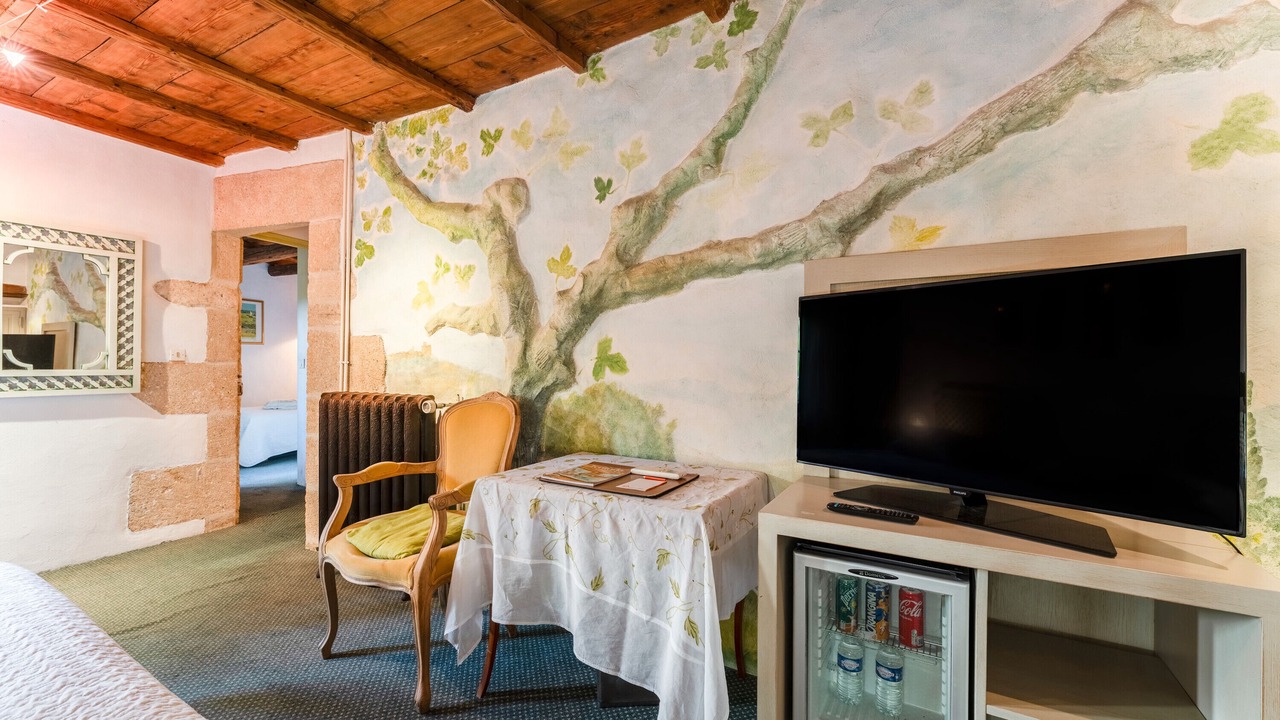 Photo of Others in Collias