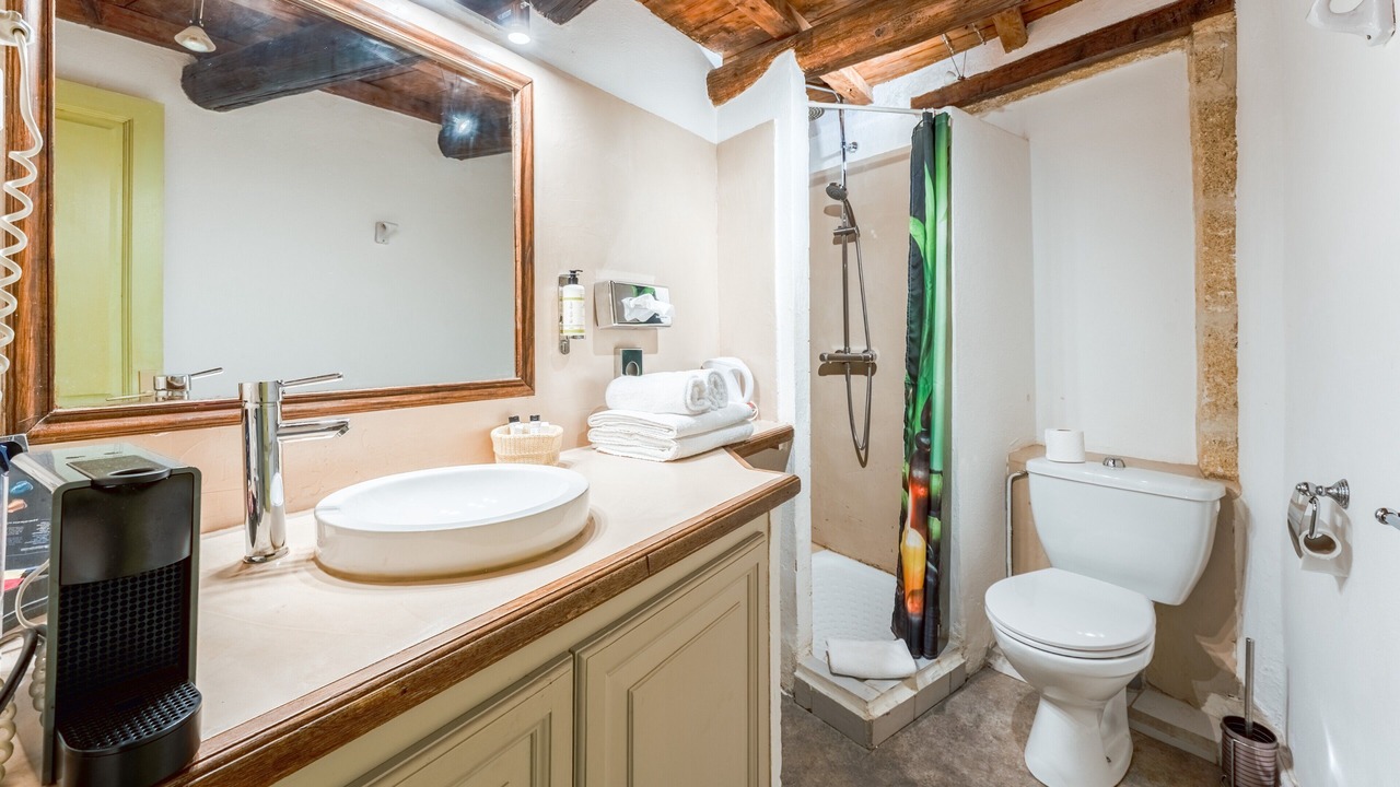 Photo of Bathroom in Collias