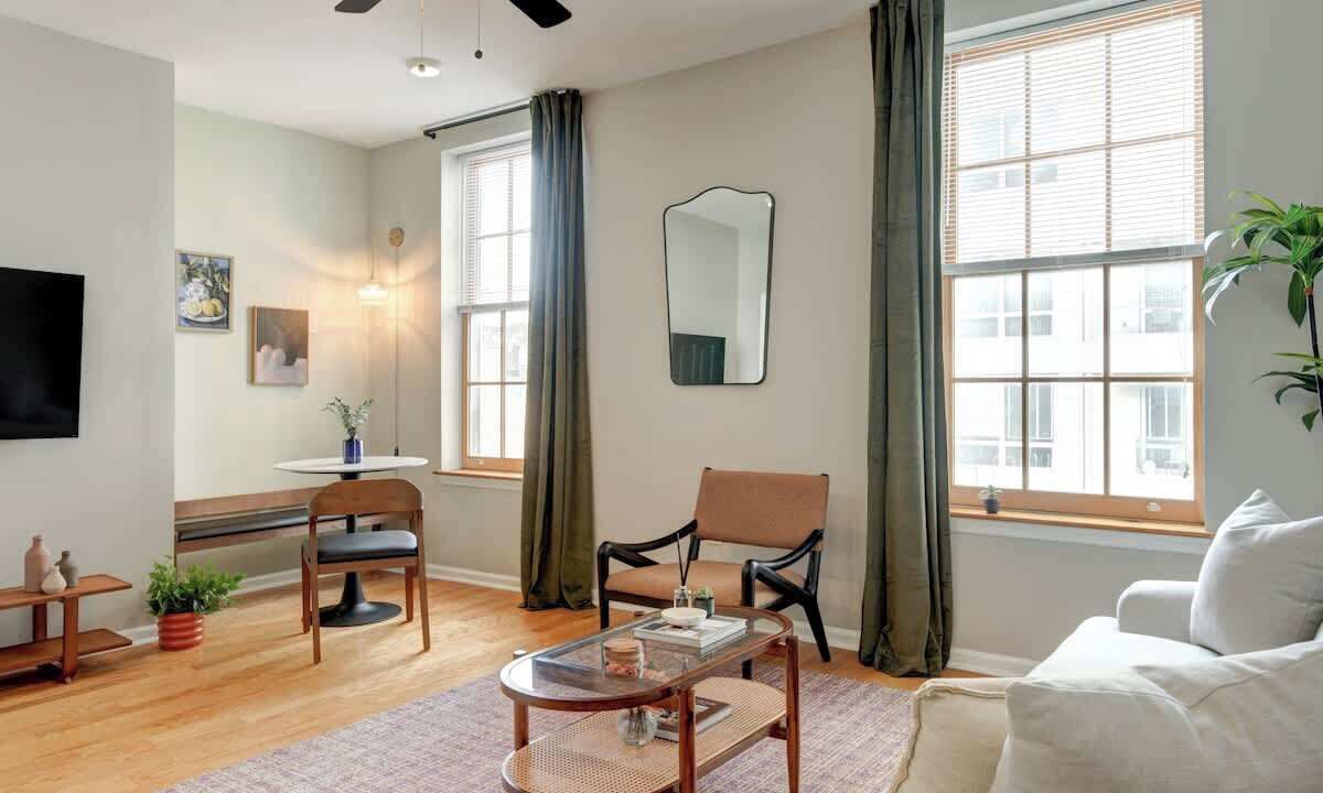 Photo of Livingroom in Rittenhouse Row