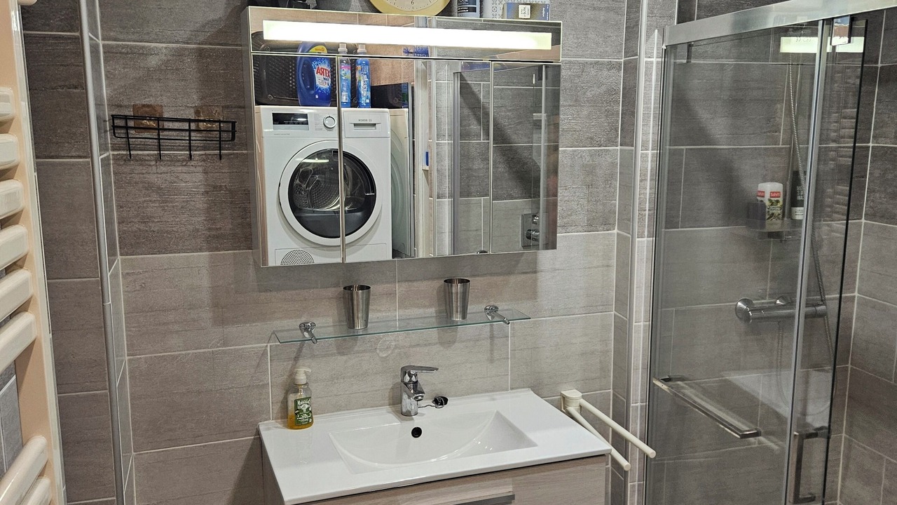 Photo of Bathroom in Lezignan-Corbieres