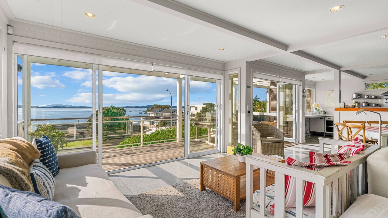 Photo of Livingroom in Algies Bay