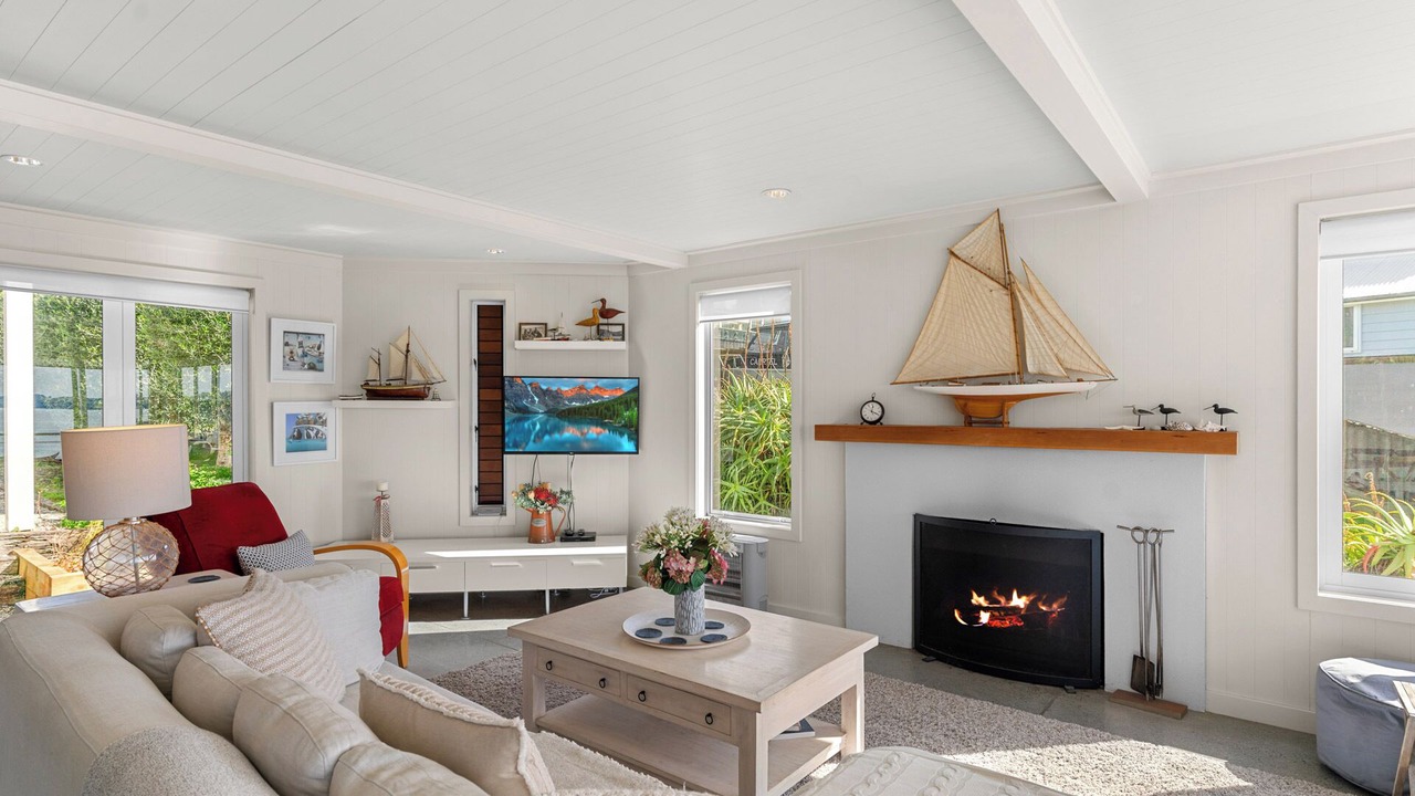 Photo of Livingroom in Algies Bay