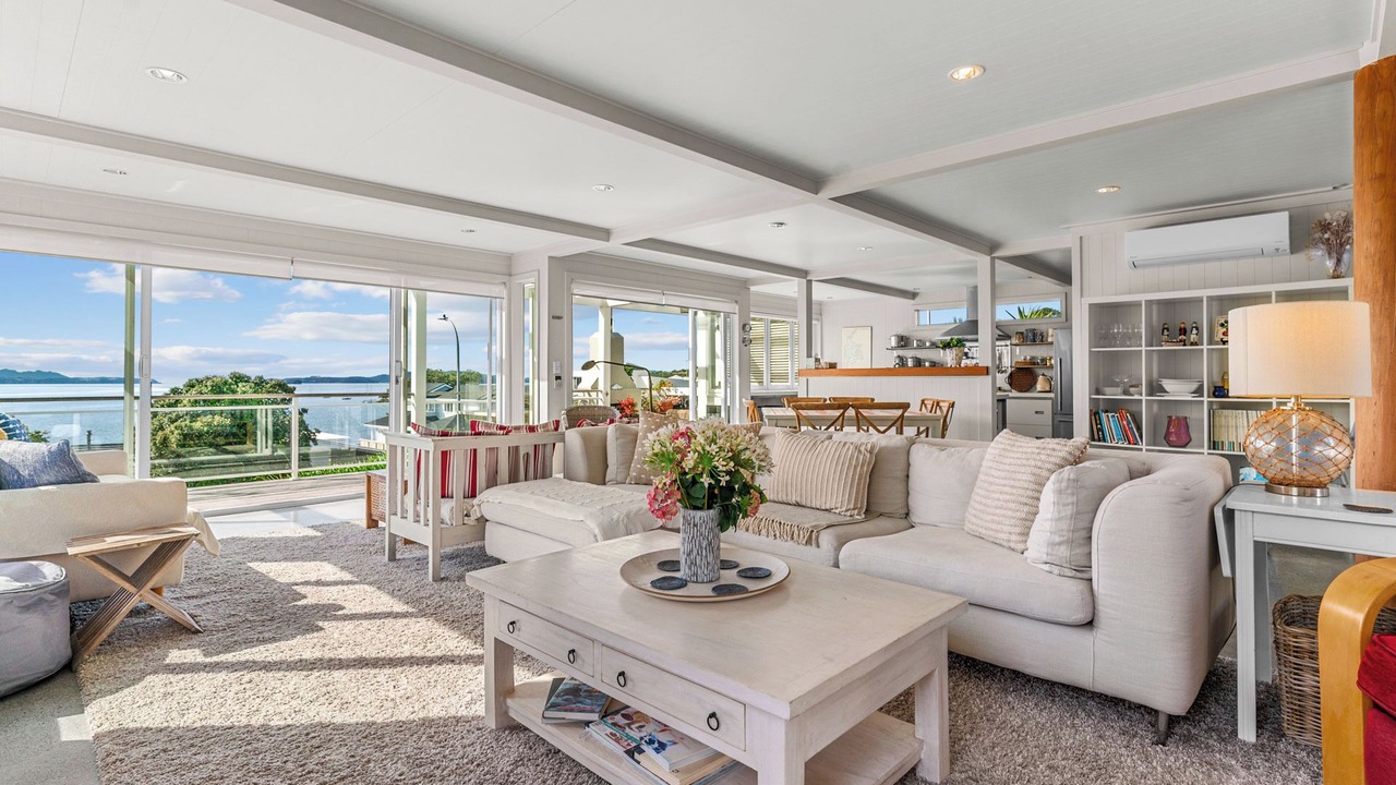 Photo of Livingroom in Algies Bay