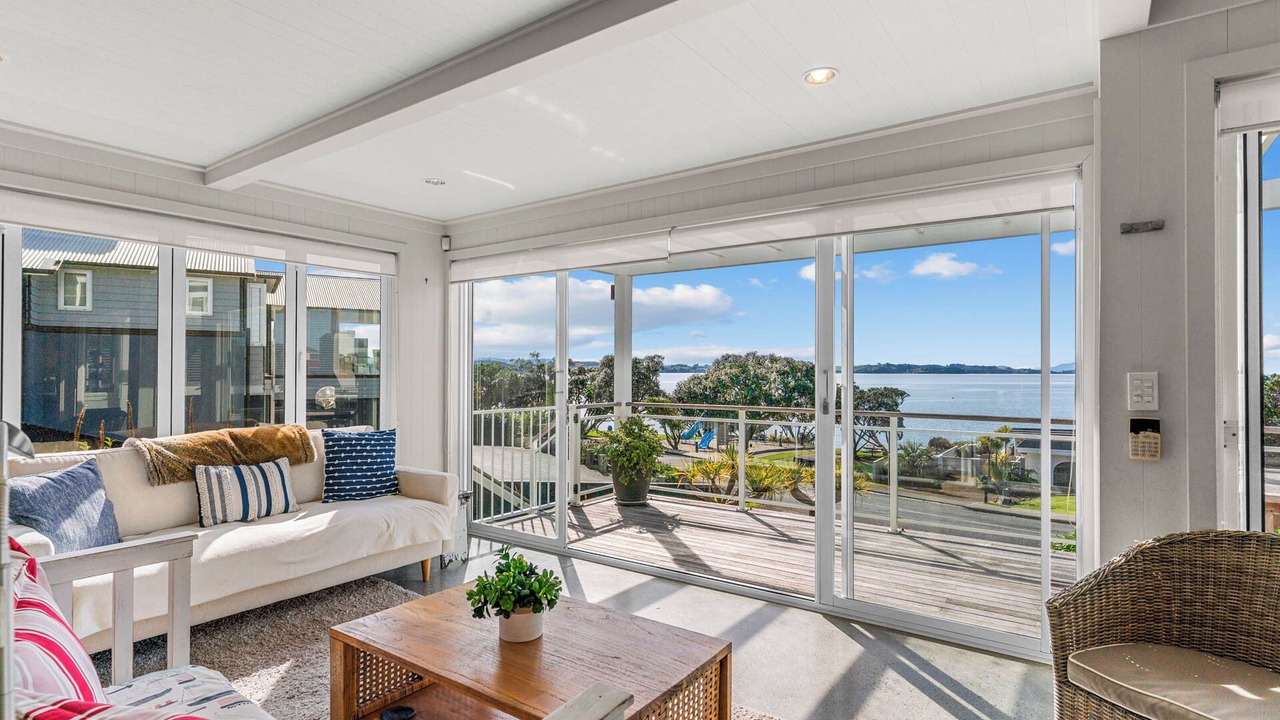 Photo of Livingroom in Algies Bay