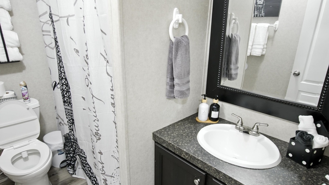 Photo of Bathroom in Calhoun