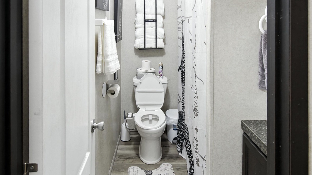 Photo of Bathroom in Calhoun
