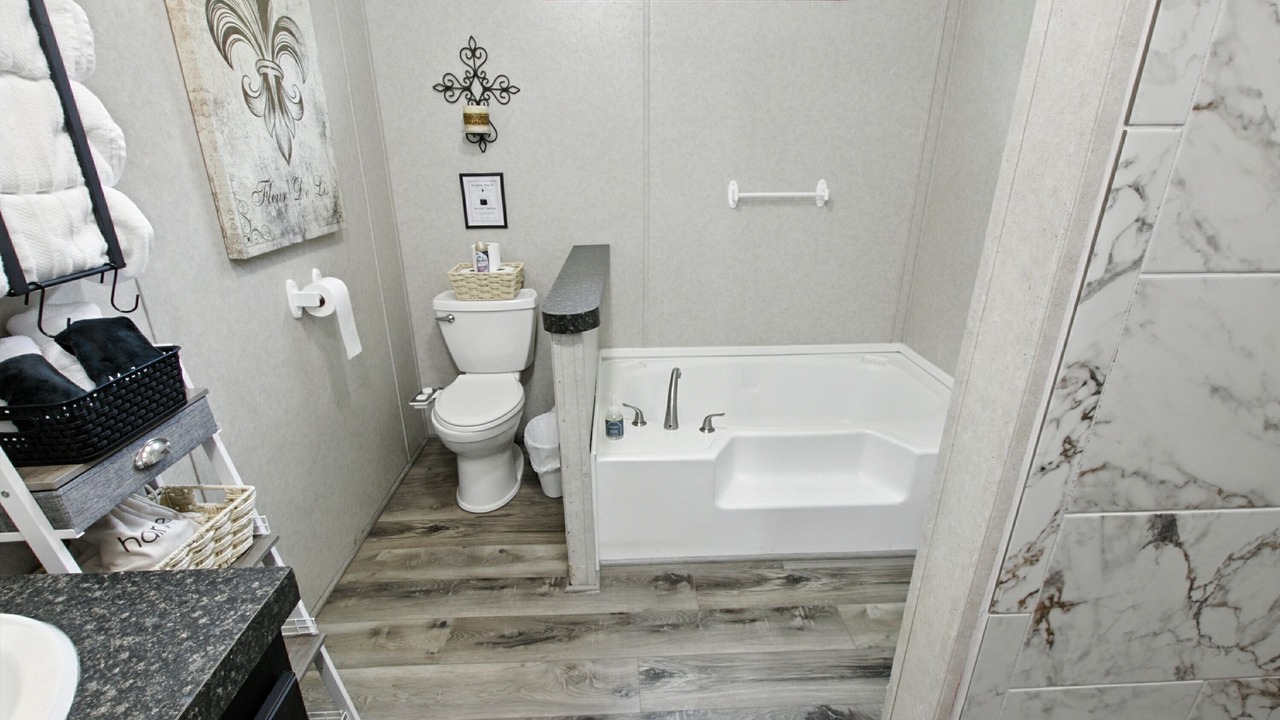 Photo of Bathroom in Calhoun