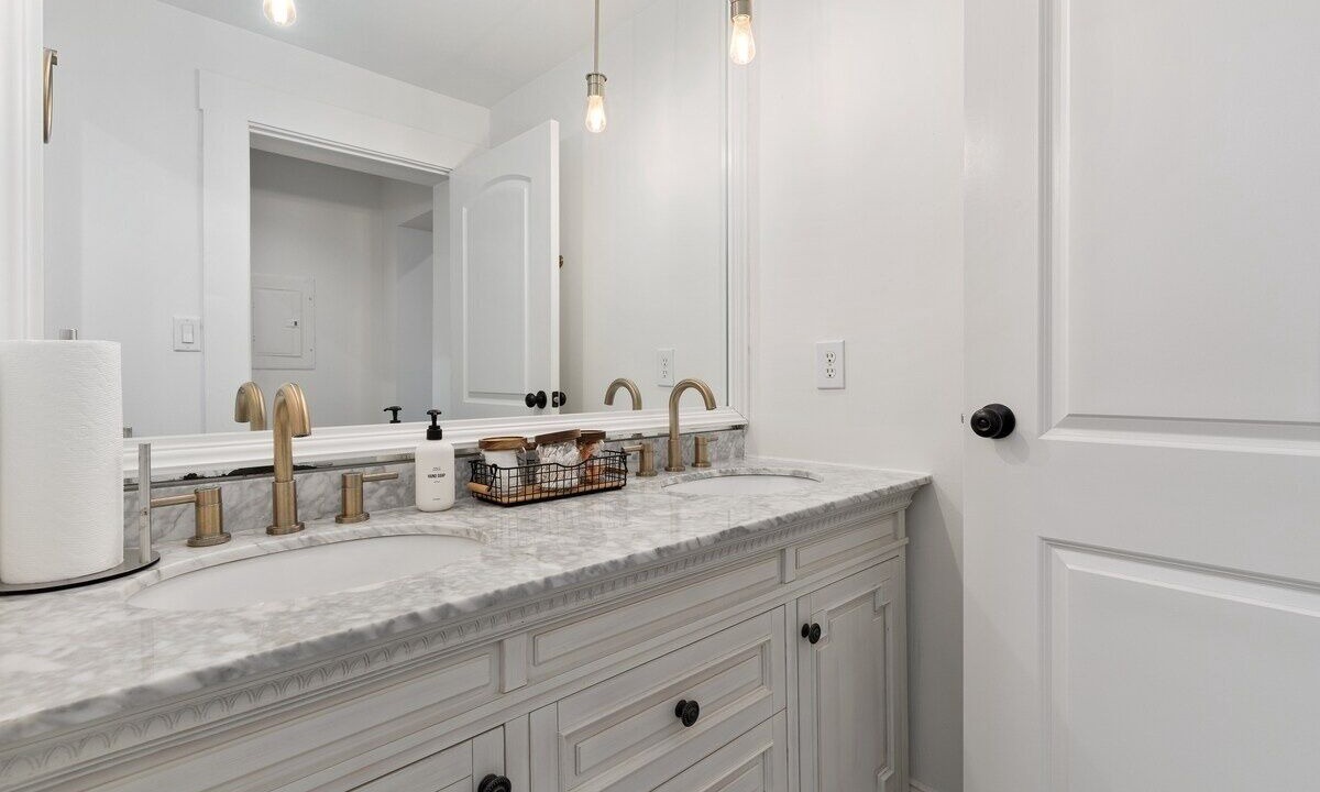 Photo of Bathroom in Downtown Columbus