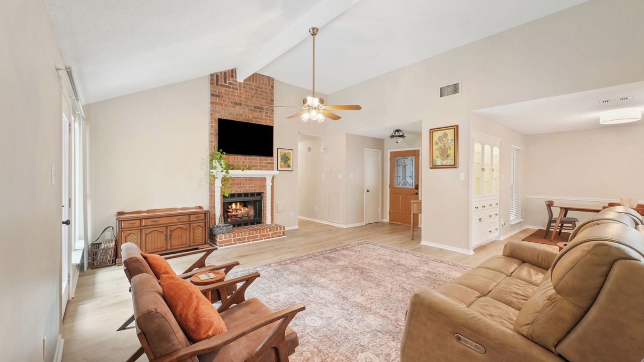 Photo of Livingroom in Grogan's Mill