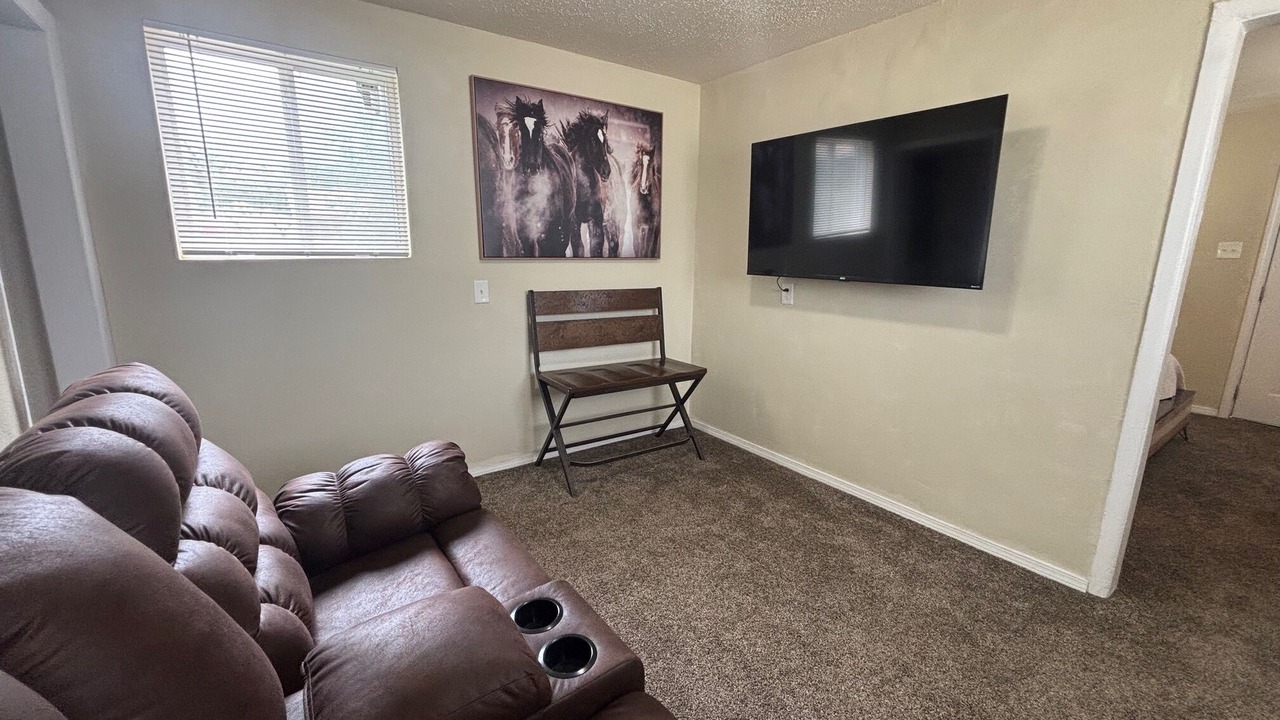 Photo of Livingroom in Roswell