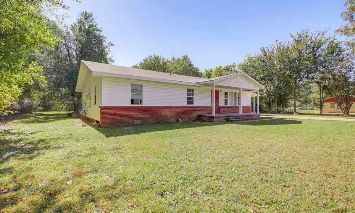 Photo of Outdoor in Poplar Grove