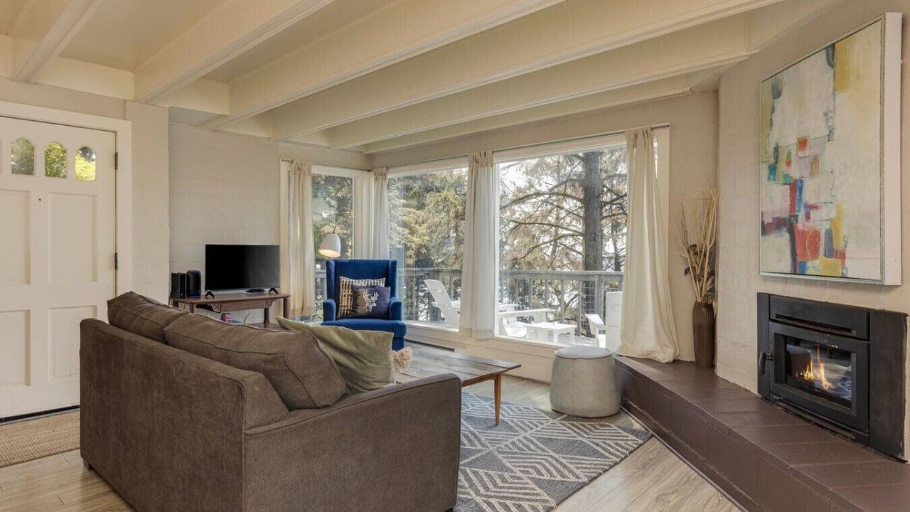Photo of Livingroom in Roads End