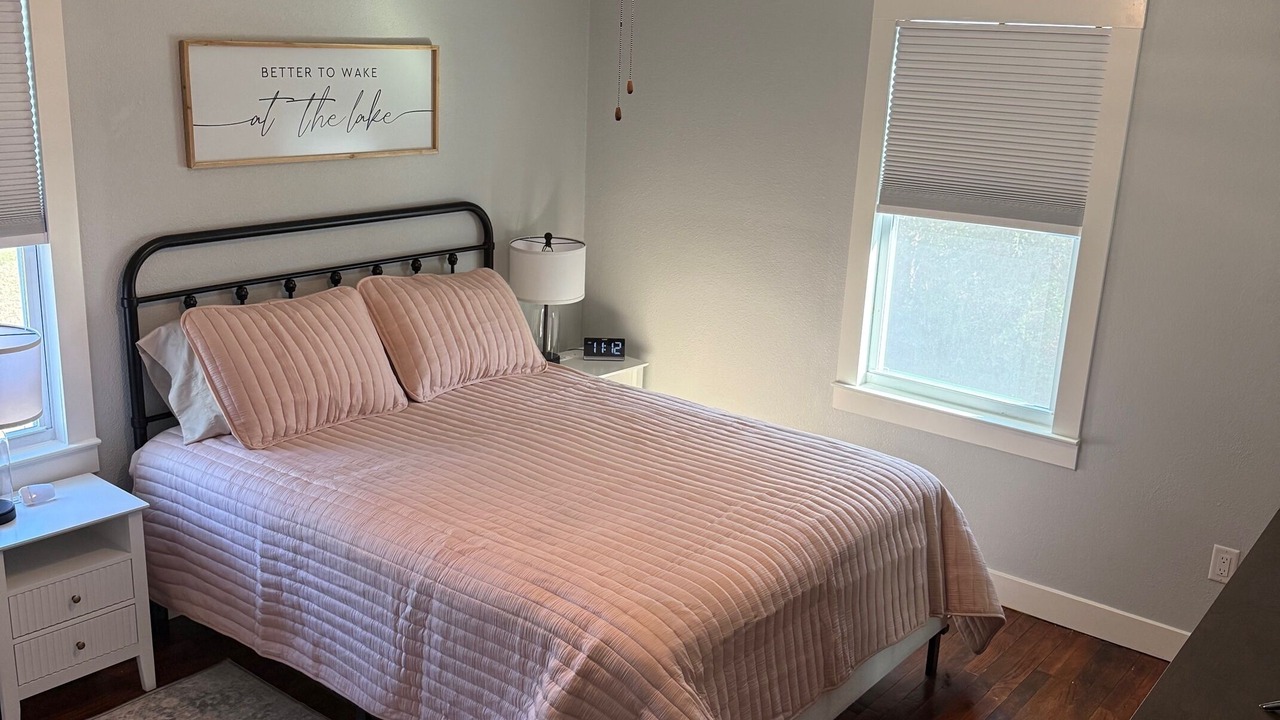 Photo of Bedroom in Uncertain