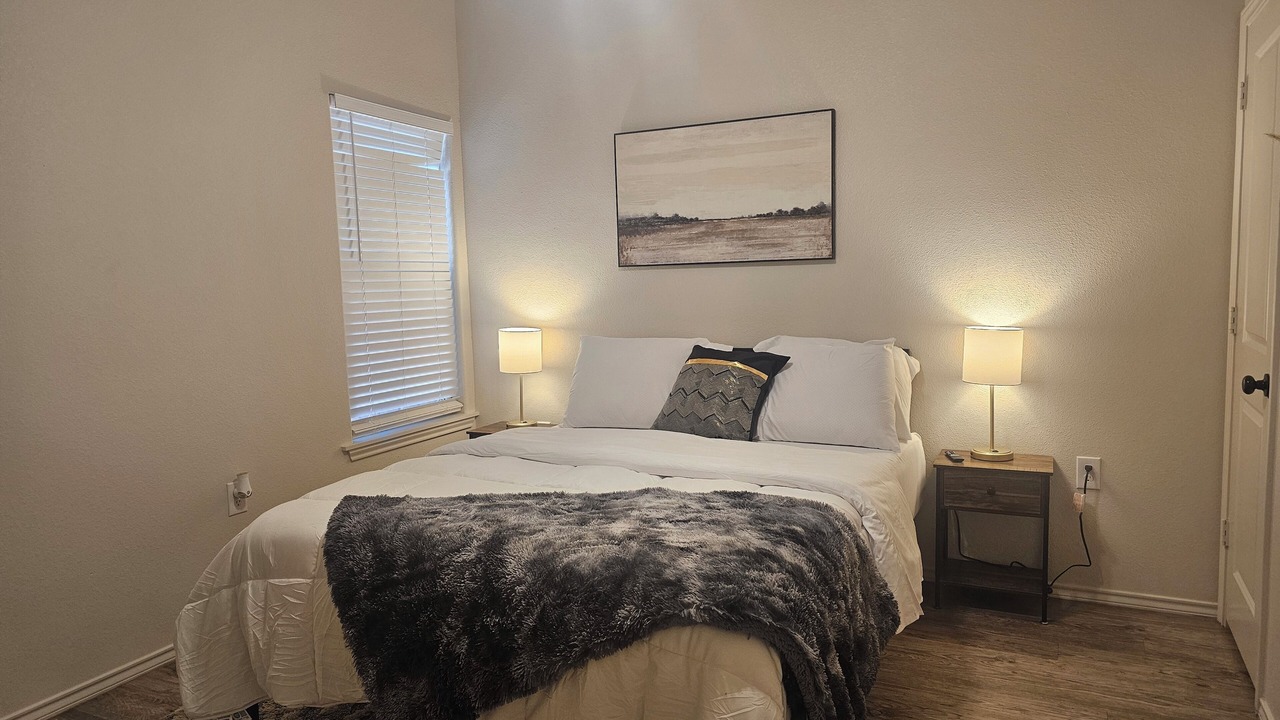 Photo of Bedroom in North by Northwest
