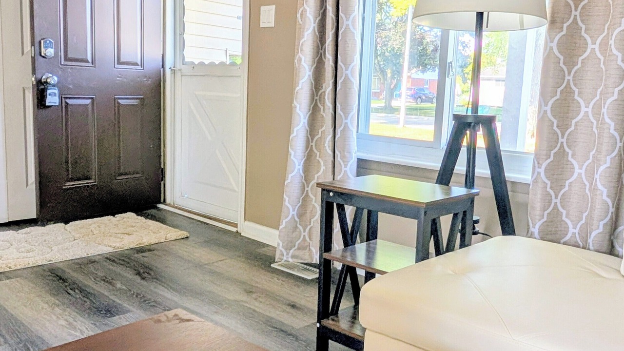 Photo of Livingroom in Romulus
